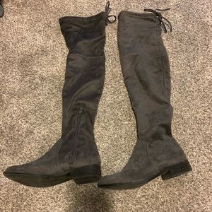 Universal thread over the knee suede 8.5